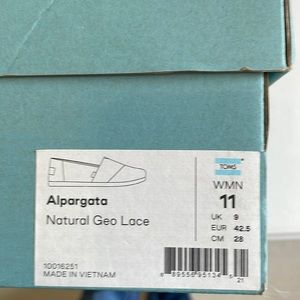 Tom’s new in box alpargata size 11